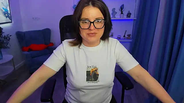 Snapshot of AmeliaDateri chatting on April 2026 07:11:02 PM AmeliaDateri online show from April 2026 07:11:02 PM