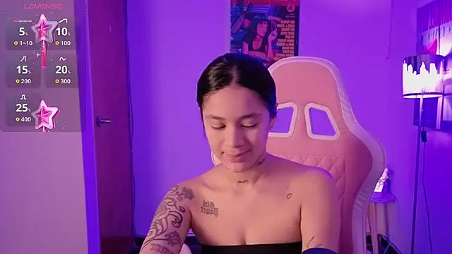 Snapshot of Oliviasims chatting on April 2026 10:52:01 PM Oliviasims online show from April 2026 10:52:01 PM