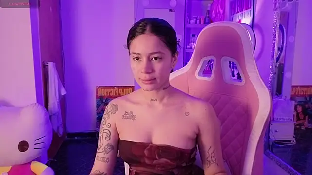 Snapshot of Oliviasims chatting on April 2026 09:15:02 PM Oliviasims online show from April 2026 09:15:02 PM