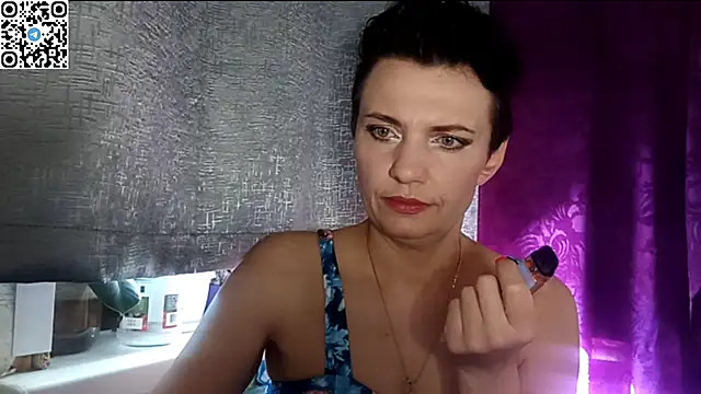 Snapshot of HotMamaQueen234 chatting on May 2026 01:27:01 PM HotMamaQueen234 online show from May 2026 01:27:01 PM