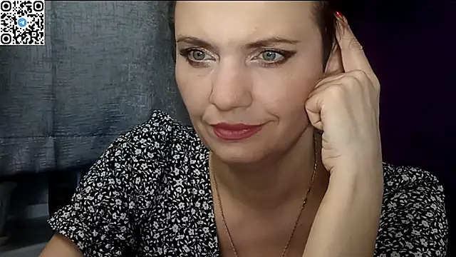 Snapshot of HotMamaQueen234 chatting on May 2026 09:53:02 PM HotMamaQueen234 online show from May 2026 09:53:02 PM