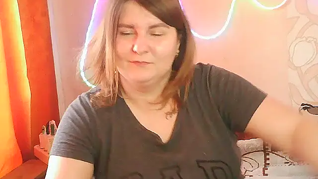 Snapshot of Minisstra chatting on April 2026 12:10:01 PM Minisstra online show from April 2026 12:10:01 PM