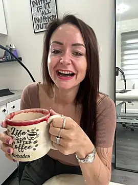 Snapshot of skarletthorne chatting on April 2026 06:24:01 AM skarletthorne online show from April 2026 06:24:01 AM