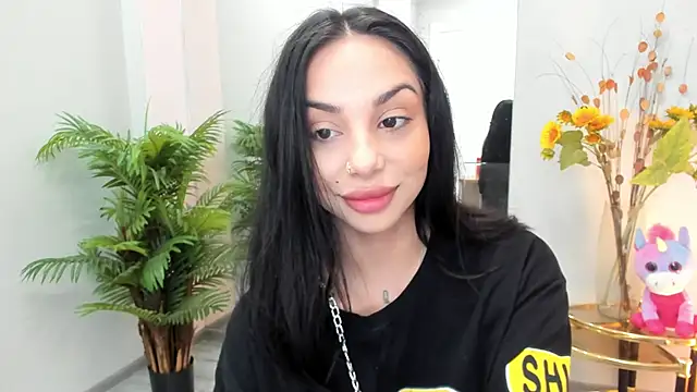 Snapshot of MissSiennaa chatting on June 2026 06:48:02 AM MissSiennaa online show from June 2026 06:48:02 AM