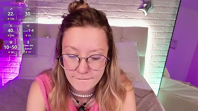 Snapshot of AmelieViolet chatting on June 2026 10:06:02 AM AmelieViolet online show from June 2026 10:06:02 AM