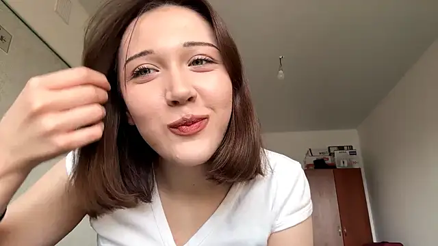 Snapshot of kiravings chatting on March 2026 08:07:01 AM kiravings online show from March 2026 08:07:01 AM