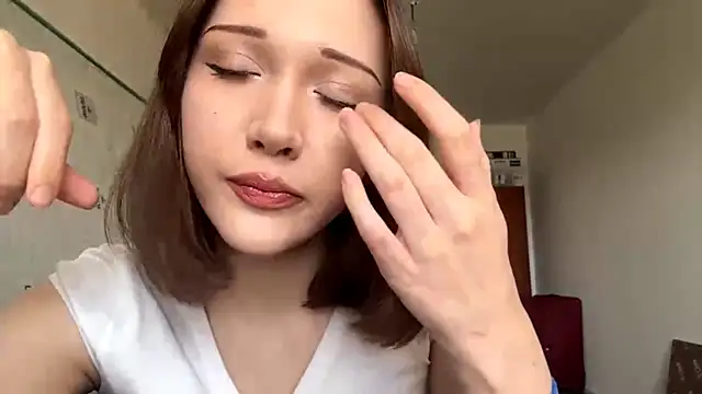 Snapshot of kiravings chatting on March 2026 08:14:02 AM kiravings online show from March 2026 08:14:02 AM