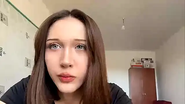 Snapshot of kiravings chatting on March 2026 08:14:02 AM kiravings online show from March 2026 08:14:02 AM