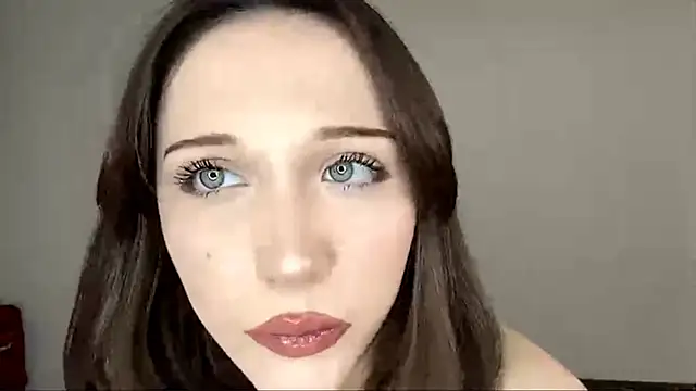 Snapshot of kiravings chatting on April 2026 12:43:01 PM kiravings online show from April 2026 12:43:01 PM