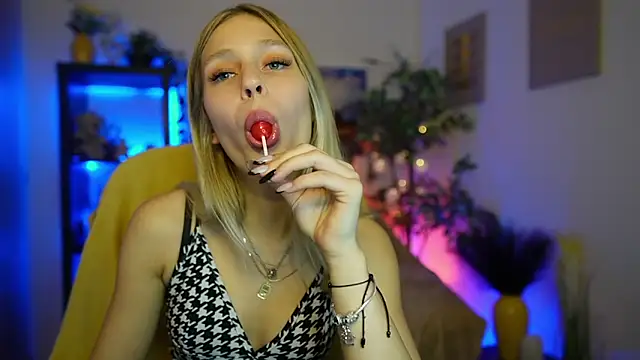 Snapshot of Luna_Grace18 chatting on March 2026 02:11:02 PM Luna Grace18 online show from March 2026 02:11:02 PM