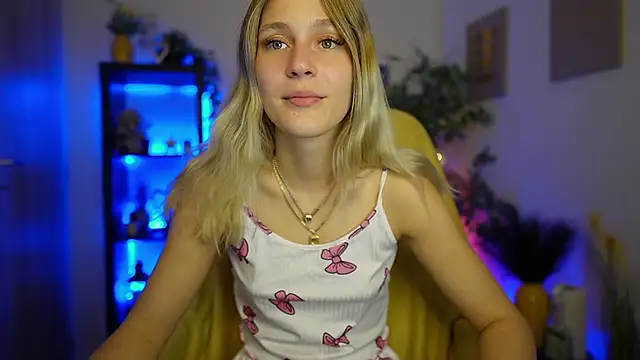 Snapshot of Luna_Grace18 chatting on April 2026 01:11:01 PM Luna Grace18 online show from April 2026 01:11:01 PM