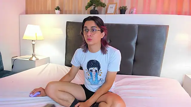 Snapshot of Keita_Moon chatting on April 2026 11:48:01 AM Keita Moon online show from April 2026 11:48:01 AM