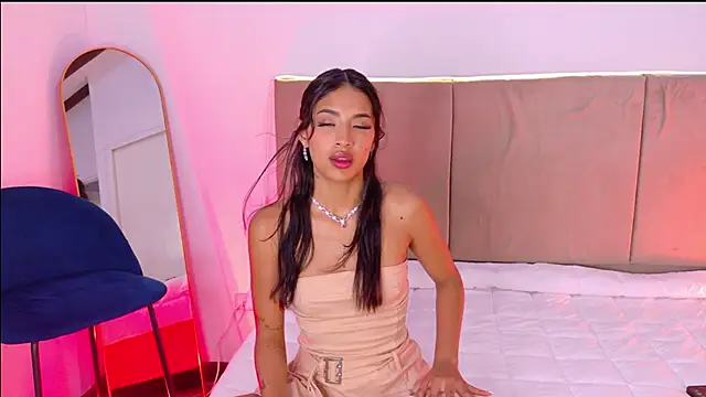 Snapshot of AriaCollin chatting on April 2026 11:00:01 PM AriaCollin online show from April 2026 11:00:01 PM