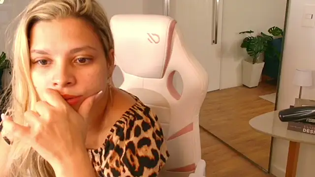 Snapshot of Florence_Ford chatting on May 2026 11:03:02 AM Florence Ford online show from May 2026 11:03:02 AM