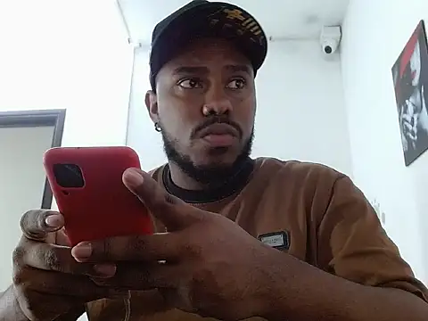 Snapshot of Alessandro_Hamed chatting on March 2026 01:37:01 PM Alessandro Hamed online show from March 2026 01:37:01 PM