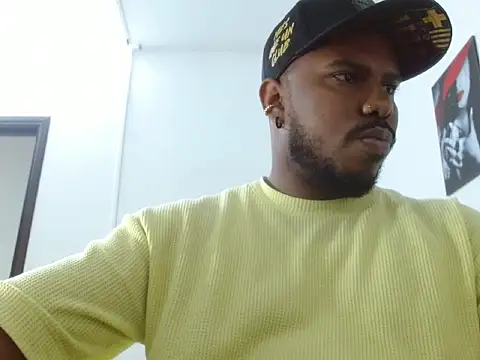 Snapshot of Alessandro_Hamed chatting on March 2026 01:33:02 PM Alessandro Hamed online show from March 2026 01:33:02 PM