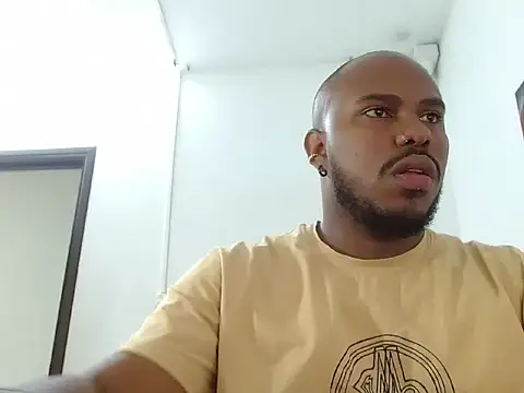 Snapshot of Alessandro_Hamed chatting on March 2026 01:34:01 PM Alessandro Hamed online show from March 2026 01:34:01 PM