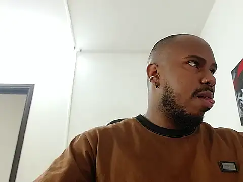 Snapshot of Alessandro_Hamed chatting on April 2026 02:17:02 PM Alessandro Hamed online show from April 2026 02:17:02 PM