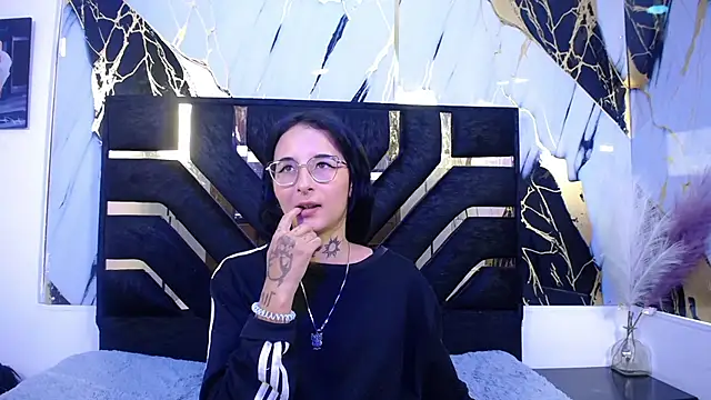 sophiesmithcs online show from April 2026 08:32:02 PM