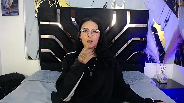 sophiesmithcs online show from April 2026 08:53:01 PM