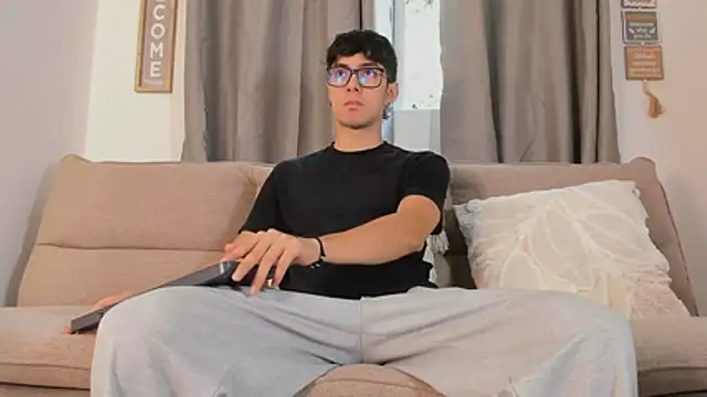 etham wolf1 online show from April 2026 12:46:02 PM