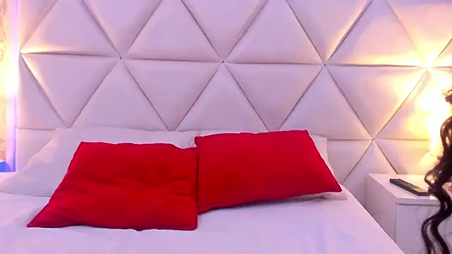 Snapshot of AlexaGiraud chatting on April 2026 11:50:02 AM AlexaGiraud online show from April 2026 11:50:02 AM