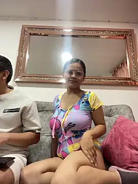 leoylia online show from April 2026 04:57:01 AM