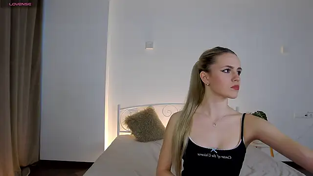 NessaReig online show from April 2026 03:56:01 PM