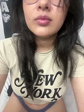 LinaEvansonn online show from March 2026 06:40:02 PM