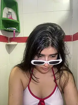 LinaEvansonn online show from April 2026 10:37:02 PM