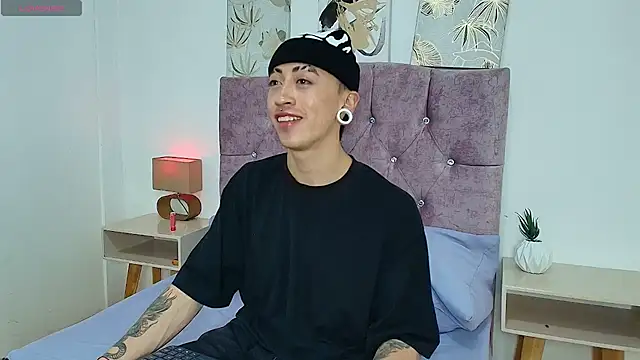 Snapshot of Yoshua_Smith chatting on April 2026 07:33:02 PM Yoshua Smith online show from April 2026 07:33:02 PM