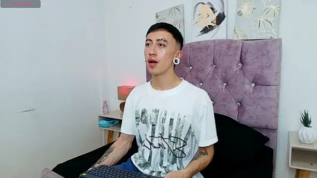 Snapshot of Yoshua_Smith chatting on April 2026 07:47:02 PM Yoshua Smith online show from April 2026 07:47:02 PM