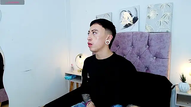 Snapshot of Yoshua_Smith chatting on April 2026 08:02:02 PM Yoshua Smith online show from April 2026 08:02:02 PM