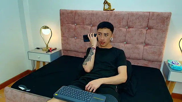 Snapshot of Yoshua_Smith chatting on April 2026 07:58:02 PM Yoshua Smith online show from April 2026 07:58:02 PM