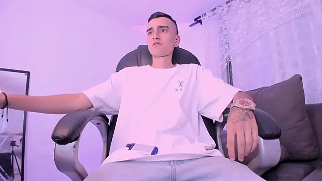 Snapshot of Ethann_Boy chatting on March 2026 10:58:02 PM Ethann Boy online show from March 2026 10:58:02 PM