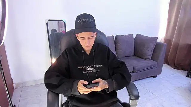 Snapshot of Ethann_Boy chatting on April 2026 09:31:01 PM Ethann Boy online show from April 2026 09:31:01 PM