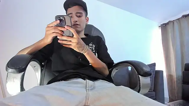 Snapshot of Ethann_Boy chatting on April 2026 09:37:02 PM Ethann Boy online show from April 2026 09:37:02 PM