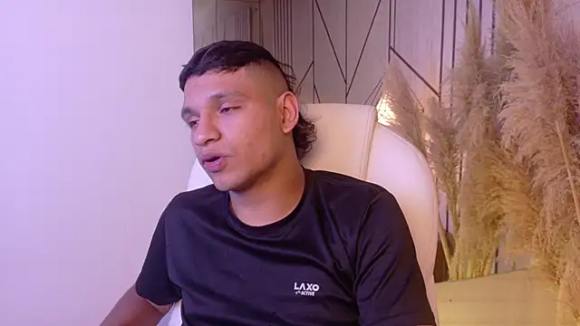 Snapshot of Pablo_ludovica chatting on April 2026 04:02:02 AM Pablo ludovica online show from April 2026 04:02:02 AM