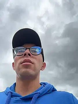 LeonBlazze online show from April 2026 04:40:02 PM