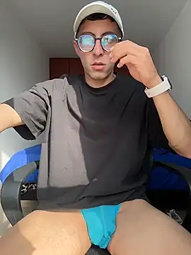 LeonBlazze online show from April 2026 08:47:01 PM