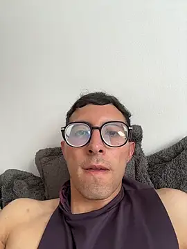 LeonBlazze online show from April 2026 07:58:02 PM