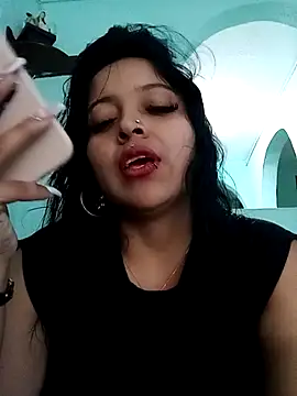 Snapshot of Sarah-917 chatting on April 2026 05:27:01 PM Sarah-917 online show from April 2026 05:27:01 PM