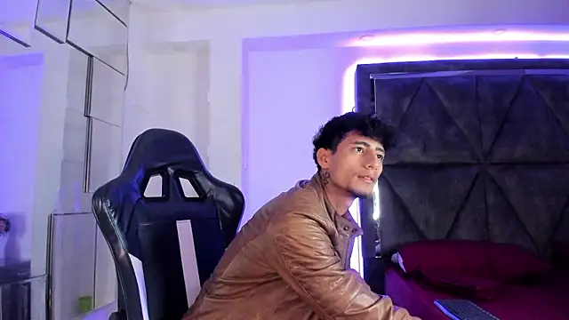 Snapshot of MaxiimoRomano_ chatting on March 2026 01:48:02 PM MaxiimoRomano online show from March 2026 01:48:02 PM