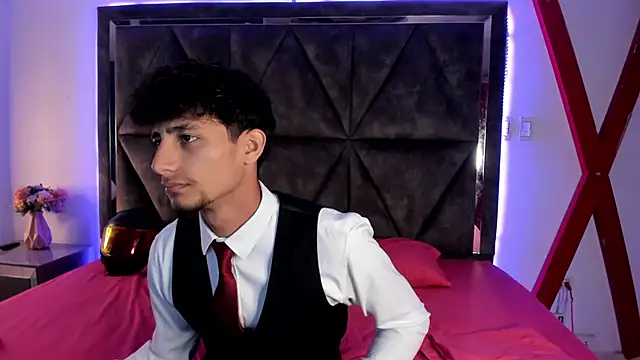 Snapshot of MaxiimoRomano_ chatting on March 2026 12:32:02 PM MaxiimoRomano online show from March 2026 12:32:02 PM