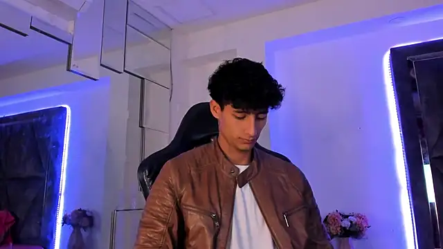 Snapshot of MaxiimoRomano_ chatting on March 2026 01:17:01 PM MaxiimoRomano online show from March 2026 01:17:01 PM