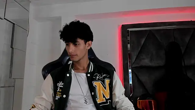 Snapshot of MaxiimoRomano_ chatting on March 2026 12:27:02 PM MaxiimoRomano online show from March 2026 12:27:02 PM