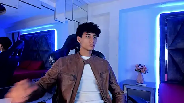 Snapshot of MaxiimoRomano_ chatting on March 2026 01:33:01 PM MaxiimoRomano online show from March 2026 01:33:01 PM