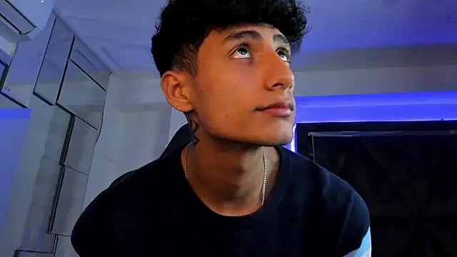 Snapshot of MaxiimoRomano_ chatting on April 2026 12:31:01 PM MaxiimoRomano online show from April 2026 12:31:01 PM