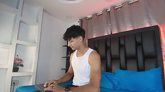 MaxiimoRomano  online show from June 2026 04:19:02 PM