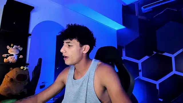 MaxiimoRomano  online show from July 2026 07:07:01 PM